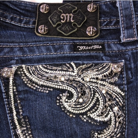 Miss Me for Buckle Embellished Dark Blue Slim Low Rise Capri Jeans Size 25 - Picture 2 of 12